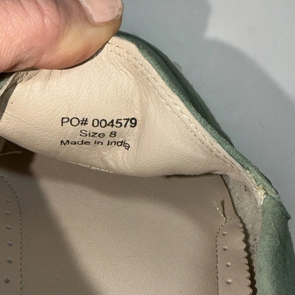 Journee Signature Women's Giia bit loafers in genuine green leather. Size 8